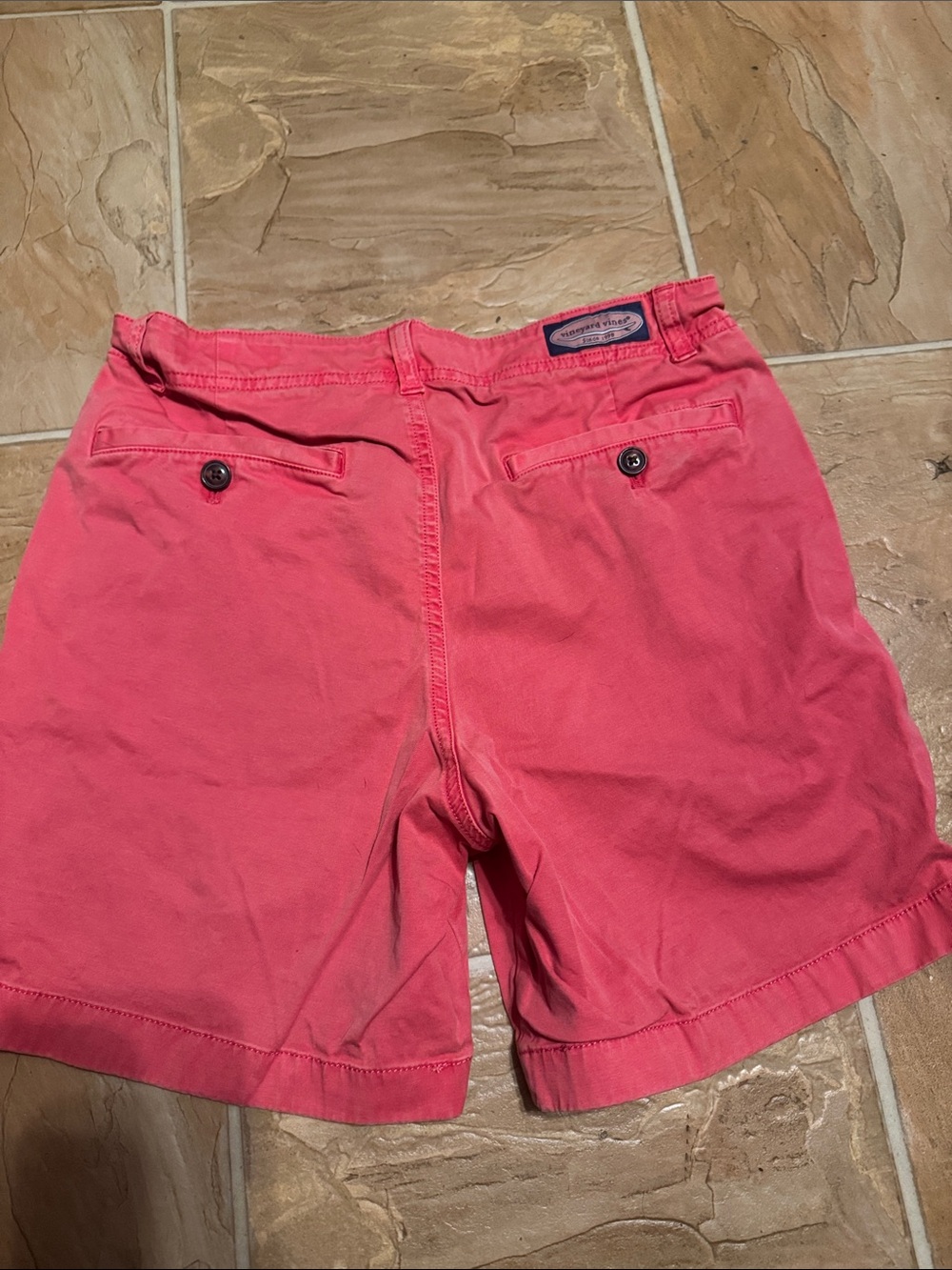 Vineyard Vines Men’s Coral Shorts - Picture 2 of 3